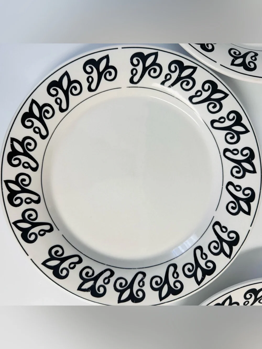 Vintage Oneida Casual Settings Classica Cream Stoneware Plates with Black Scroll